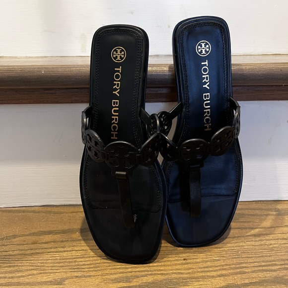 ***SOLD*** Tory Burch Tiny Miller Sandal. Black size 8 - Picture 8 of 8